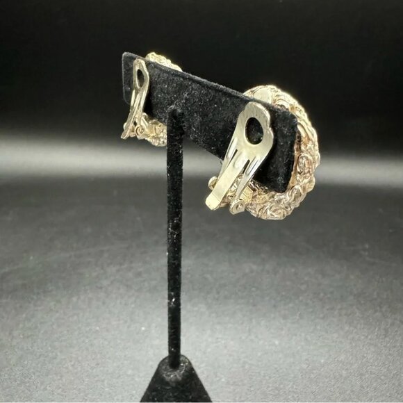 Vintage Three Tone Metal Chain Dome Earrings - Clip On - Picture 11 of 13